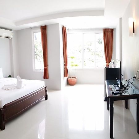 J.Holiday Inn Krabi Exterior photo