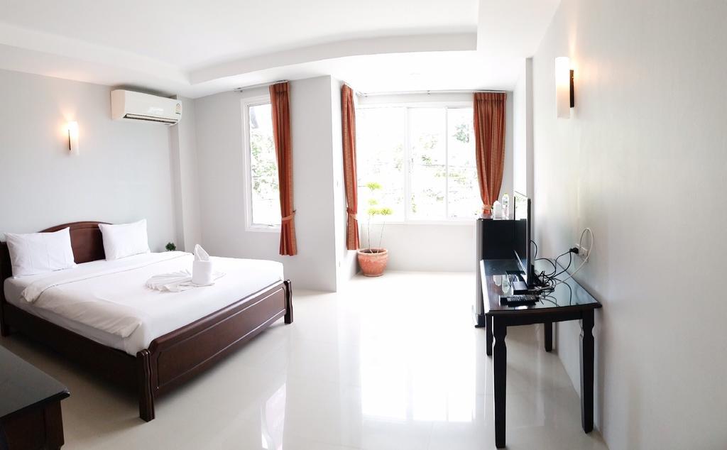 J.Holiday Inn Krabi Exterior photo